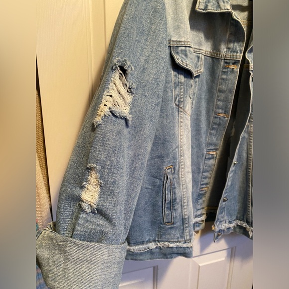 CLOSET CLEANOUT✌🏼 - Picture 2 of 5